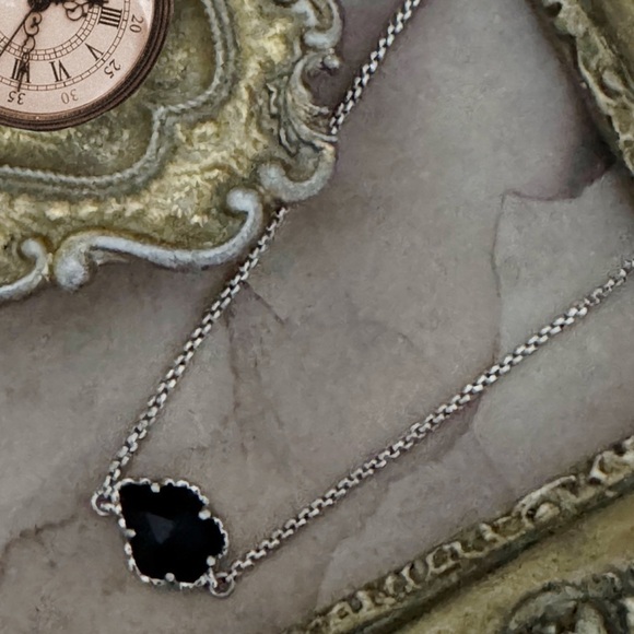 KENDRA SCOTT • Tess Black Opaque Glass Necklace - Picture 4 of 4